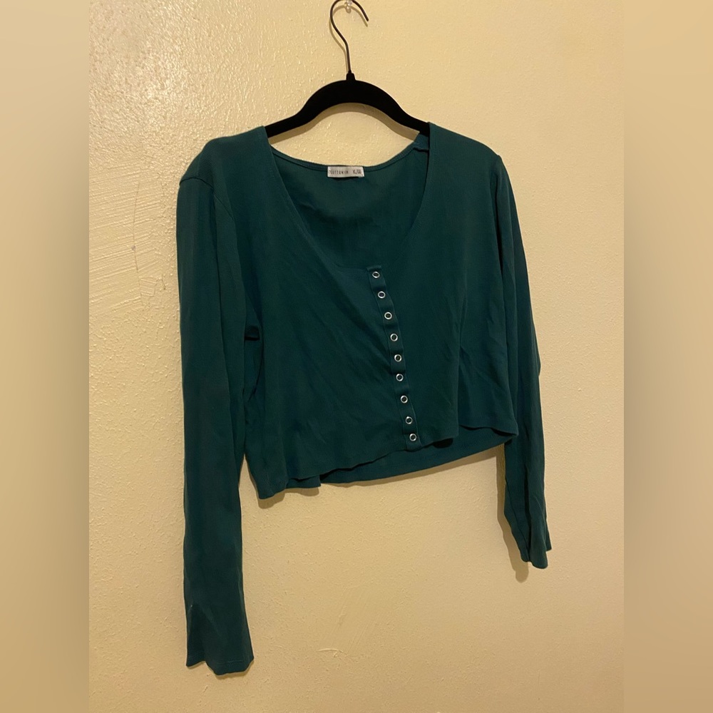 Long-Sleeve button down crop top